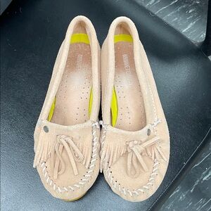 Minnetonka Women's pink Moccasins with Fringe